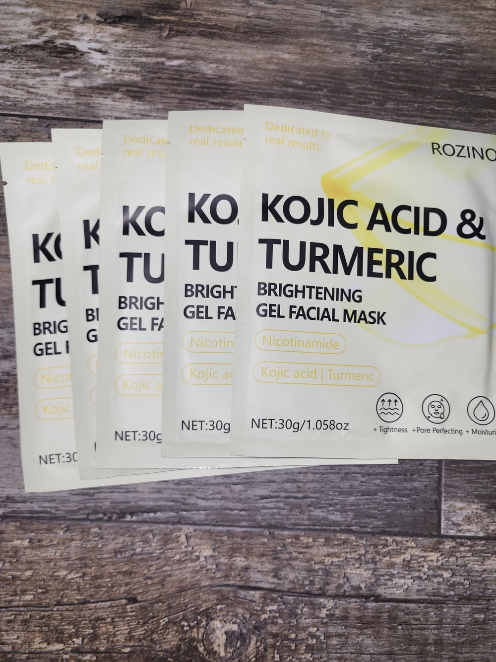 Kojic Acid & Turmeric Brightening Gel Facial Mask – White/Yellow